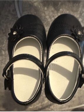 Girls Black Mary Jane Dress Shoes with Flower Accent